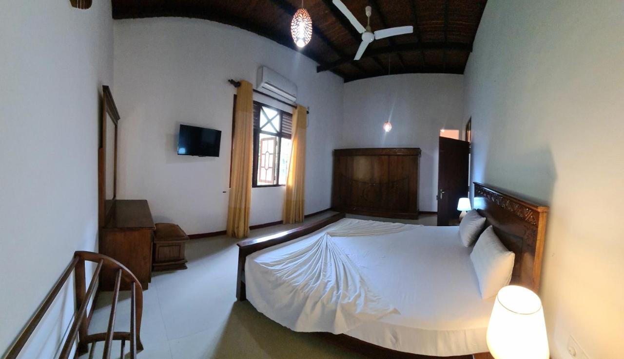 Golden Relax Villa With Pool, Restaurant & European Service Eramudugaha Dış mekan fotoğraf
